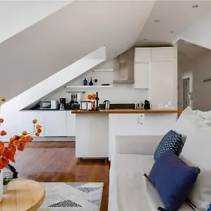 A Captivating Close To River Tagus In Apartment
